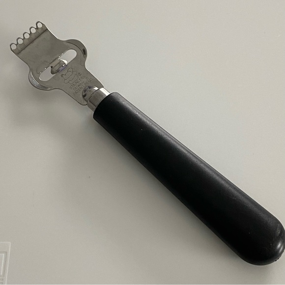 Pampered Chef Citrus Zester - Picture 1 of 3